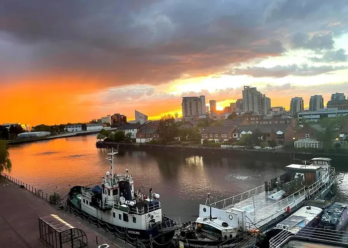 Quays Icon By The Water *