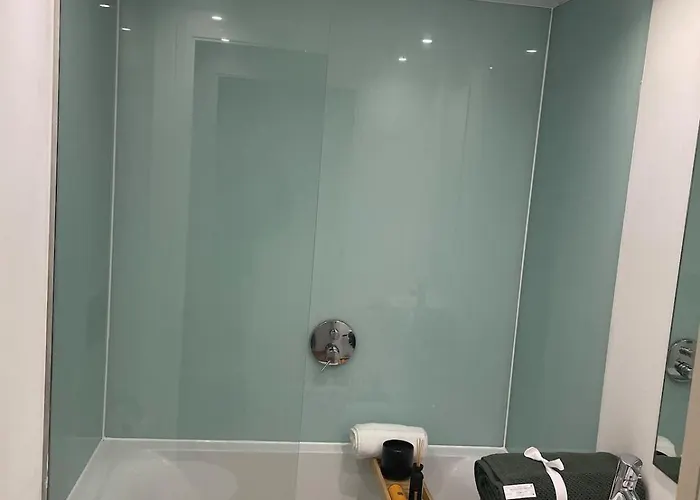 Quays Icon By The Water Mánchester