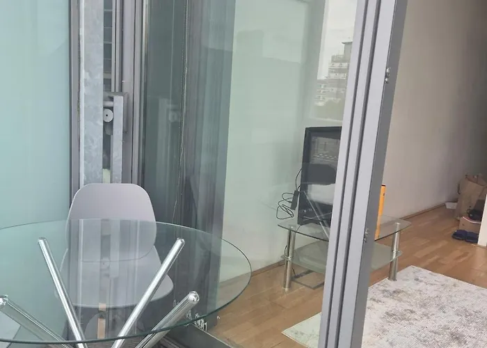 Quays Icon By The Water * Mánchester