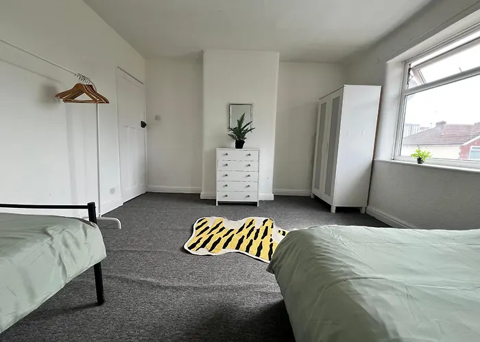 Spacious House Close To With Free Parking * 맨체스터