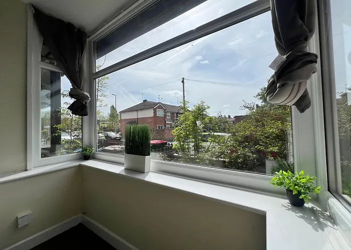 Spacious House Close To With Free Parking 펜션