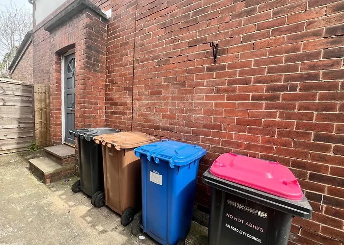 Spacious House Close To With Free Parking Feriehus