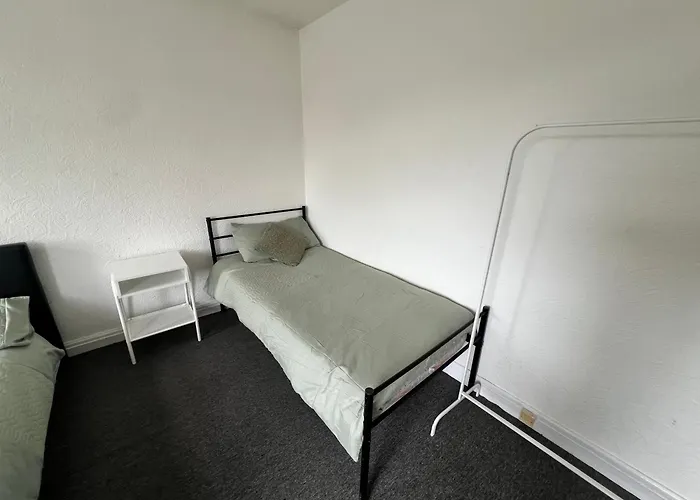 펜션 Spacious House Close To With Free Parking 맨체스터