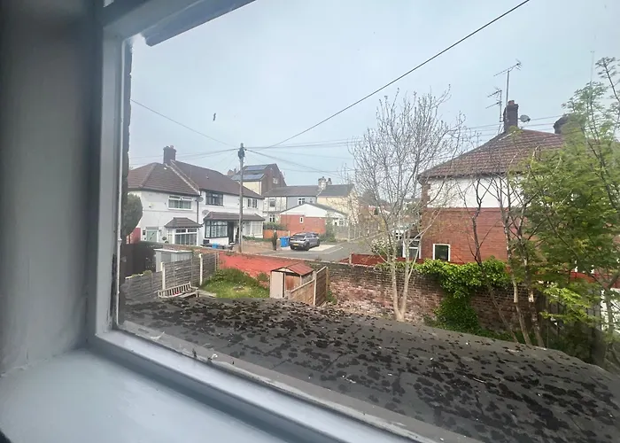 Feriehus Spacious House Close To With Free Parking Manchester