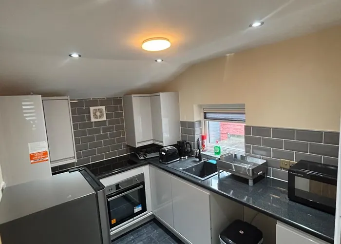 Apartamento 1 Bedroom Flat - Airport - 7 Mins To Man - Staycations & Business Stays! *