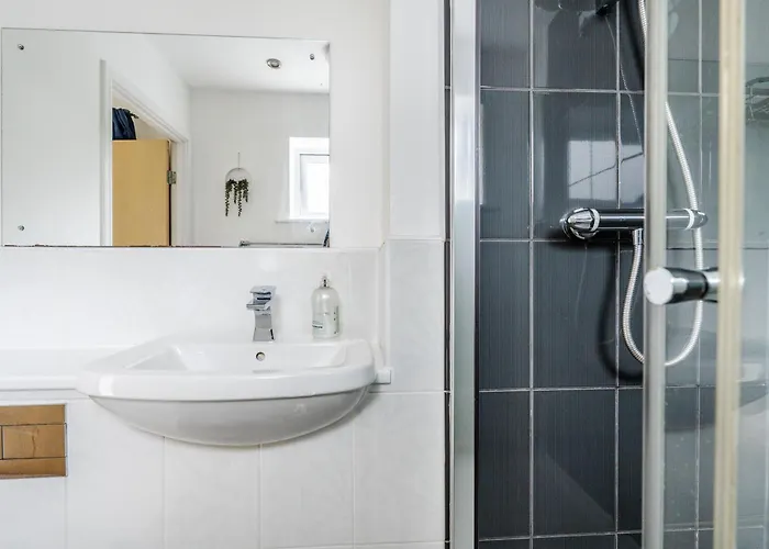 Spacious 4bd 3bt - Etihad - Coop - Pool Table - Free Parking 맨체스터