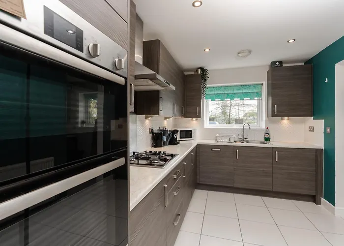 Spacious 4bd 3bt - Etihad - Coop - Pool Table - Free Parking