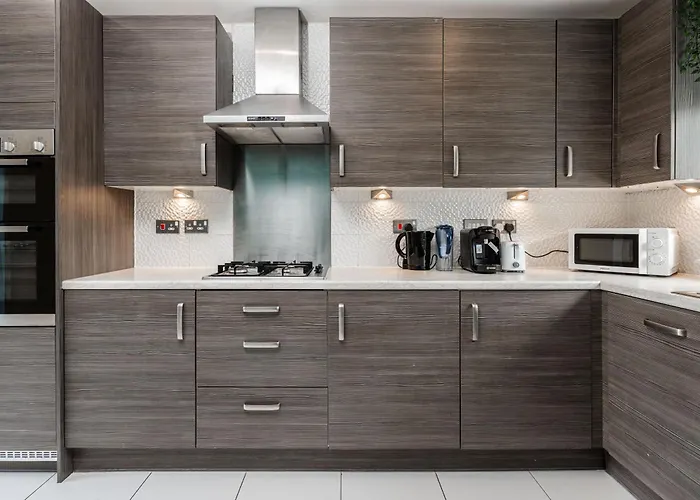 Spacious 4bd 3bt - Etihad - Coop - Pool Table - Free Parking 펜션 *