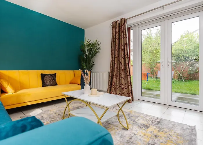 펜션 Spacious 4bd 3bt - Etihad - Coop - Pool Table - Free Parking 맨체스터