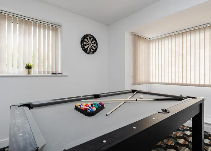 Spacious 4bd 3bt - Etihad - Coop - Pool Table - Free Parking *