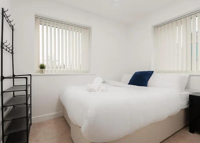 Spacious 4bd 3bt - Etihad - Coop - Pool Table - Free Parking * 맨체스터