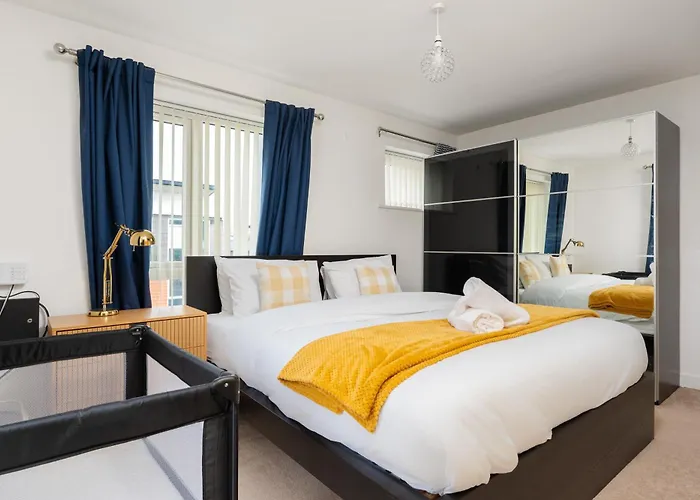 펜션 Spacious 4bd 3bt - Etihad - Coop - Pool Table - Free Parking