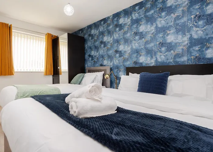 펜션 Spacious 4bd 3bt - Etihad - Coop - Pool Table - Free Parking 맨체스터