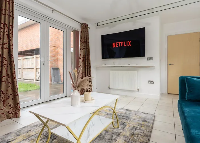 Spacious 4bd 3bt - Etihad - Coop - Pool Table - Free Parking *