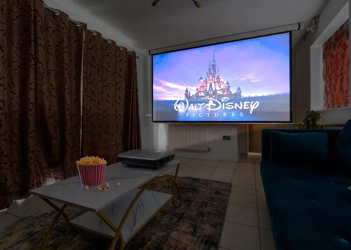 Spacious 4bd 3bt - Etihad - Coop - Pool Table - Free Parking 맨체스터