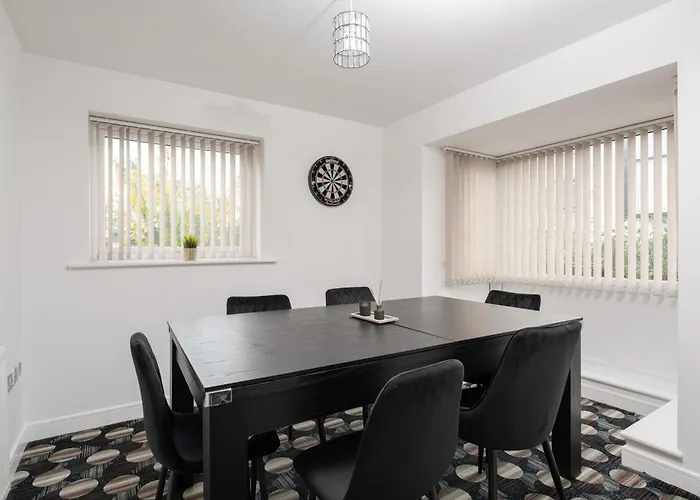 Spacious 4bd 3bt - Etihad - Coop - Pool Table - Free Parking * 맨체스터