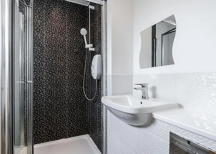 Spacious 4bd 3bt - Etihad - Coop - Pool Table - Free Parking