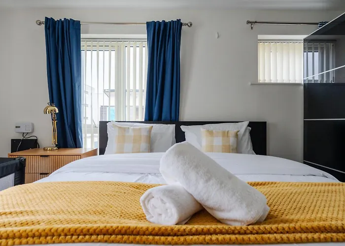 Spacious 4bd 3bt - Etihad - Coop - Pool Table - Free Parking 펜션