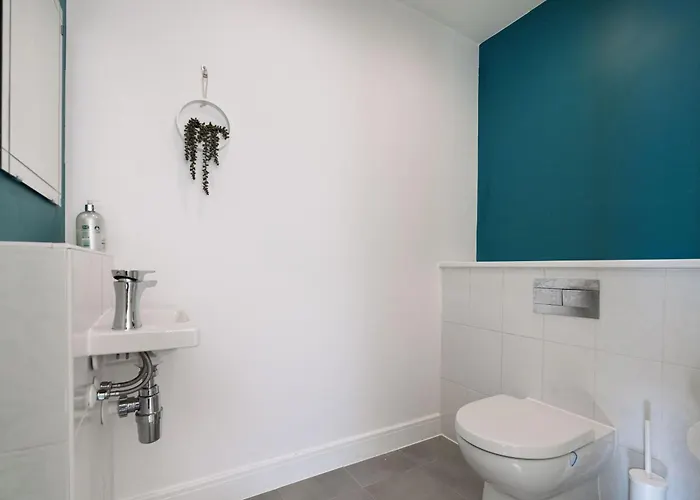 펜션 Spacious 4bd 3bt - Etihad - Coop - Pool Table - Free Parking