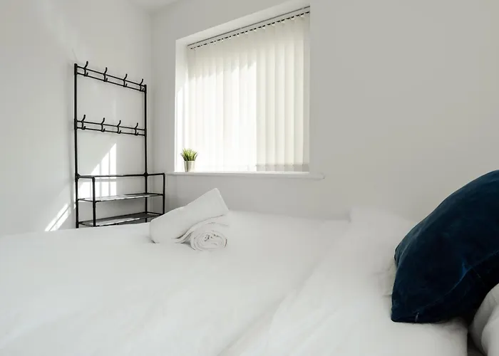 Spacious 4bd 3bt - Etihad - Coop - Pool Table - Free Parking 펜션 *