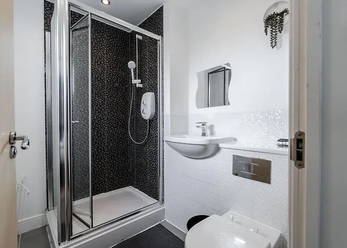 펜션 Spacious 4bd 3bt - Etihad - Coop - Pool Table - Free Parking *