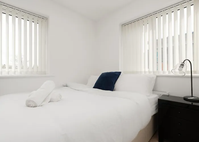 Spacious 4bd 3bt - Etihad - Coop - Pool Table - Free Parking *