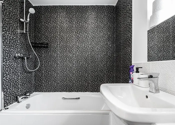 Spacious 4bd 3bt - Etihad - Coop - Pool Table - Free Parking