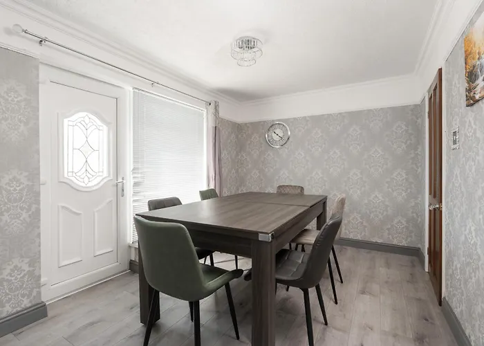 Boutique 3bd Opposite Etihad & Coop - Free Parking - Pool Table 펜션