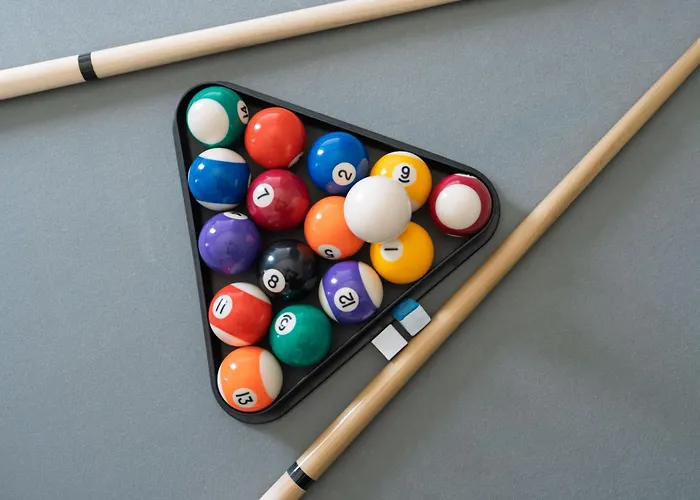 Boutique 3bd Opposite Etihad & Coop - Free Parking - Pool Table بيت للعطل