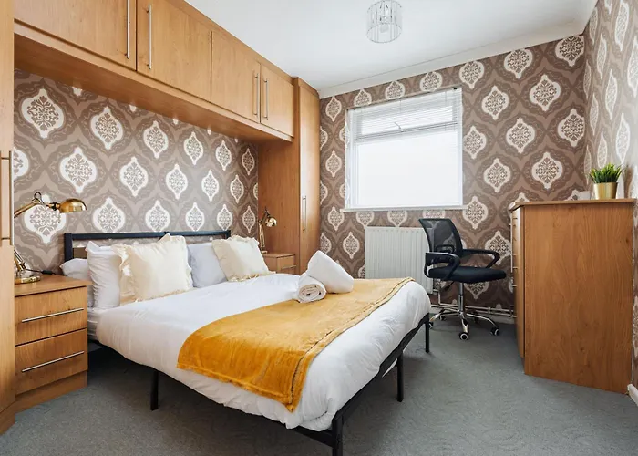 Boutique 3bd Opposite Etihad & Coop - Free Parking - Pool Table * Manchester