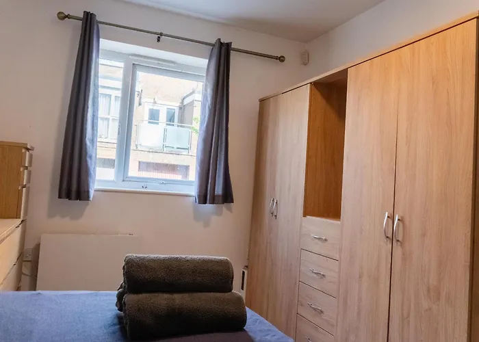 Comfortable Spacious 3 Bed, 2 Bedroom - Secure Parking - Close To Centre And Old Trafford Mánchester