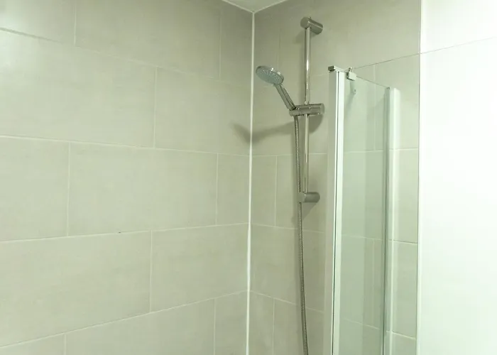 Comfortable Spacious 3 Bed, 2 Bedroom - Secure Parking - Close To Centre And Old Trafford * Mánchester