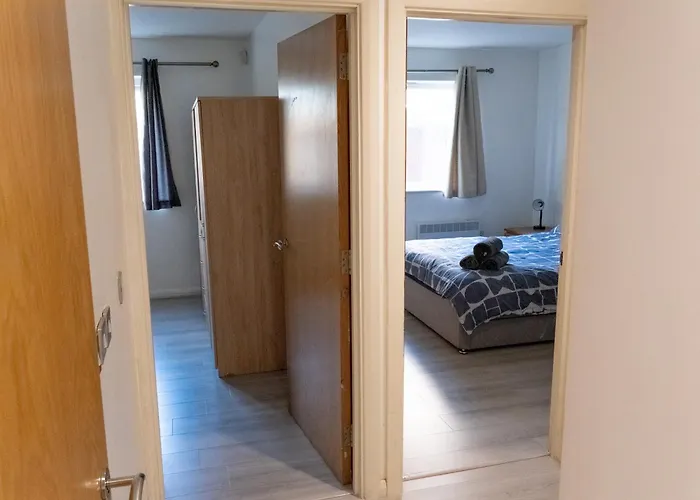 Comfortable Spacious 2 Bed Flat With Parking 맨체스터