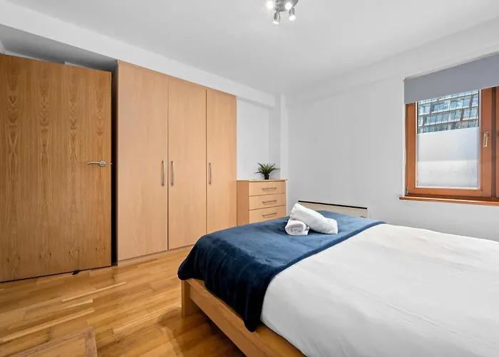 Апартаменты Sleeps 6 Superhost *