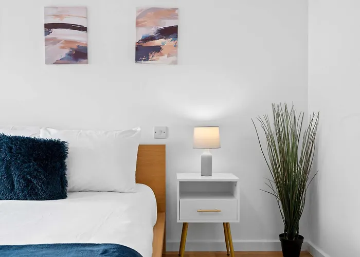 Апартаменты Sleeps 6 Superhost *