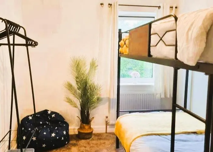 Nyaraló 3br House-apartment-free Parking-manchester Airport