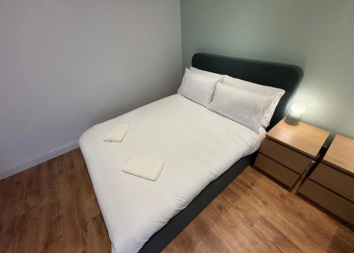 別荘 Stretford - Sleeps 6 - Wifi - Parking - Near Stadium マンチェスター