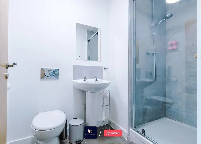 Salford With Free Wifi, Parking & Ideal For Contractors Διαμέρισμα