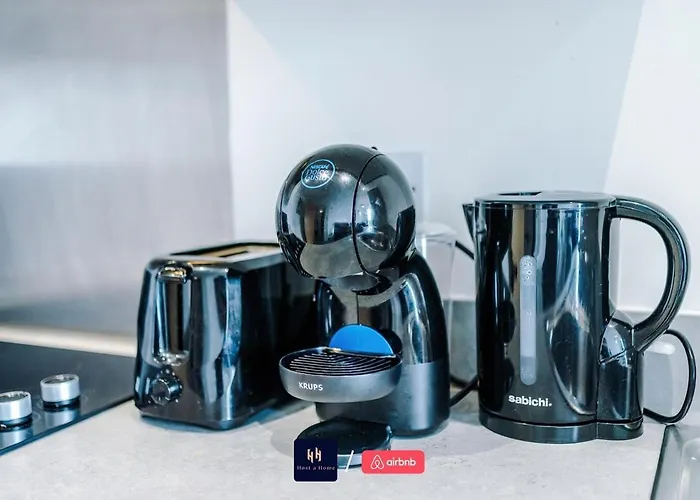 Salford With Free Wifi, Parking & Ideal For Contractors