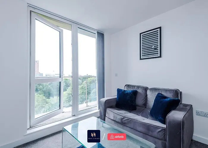 Salford With Free Wifi, Parking & Ideal For Contractors