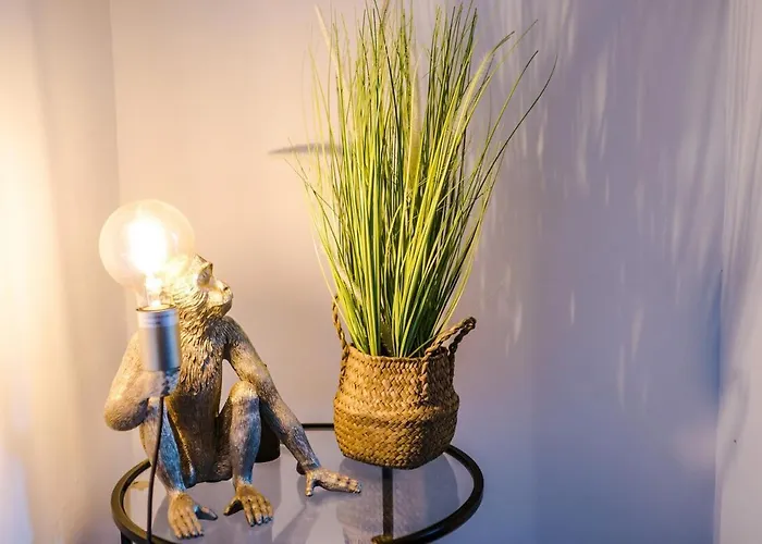 Apartament Discounted Month Contractor Parking Wi-fi Sleeps 8 *