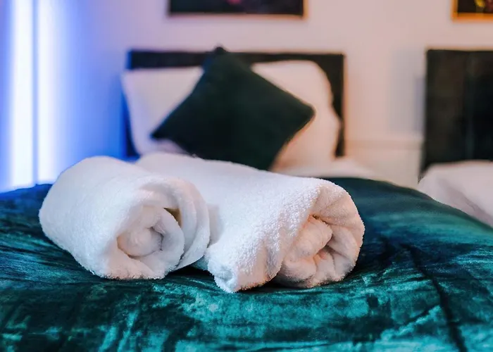 Apartament Discounted Month Contractor Parking Wi-fi Sleeps 8 Manchester