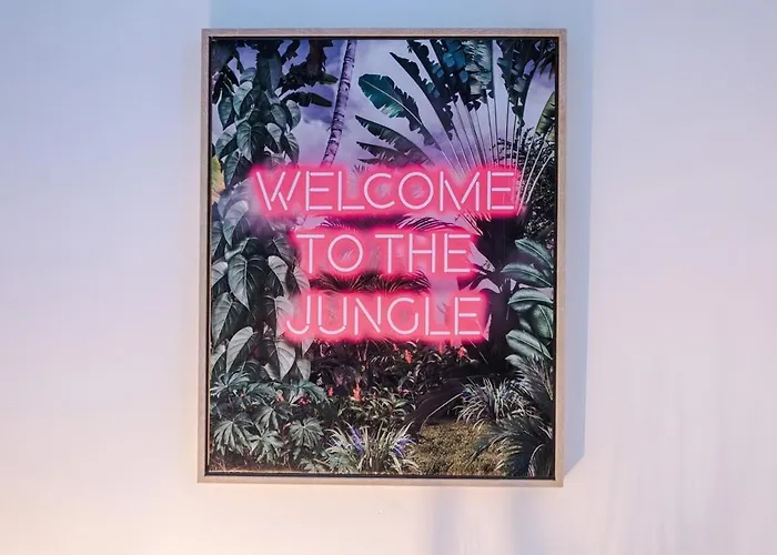 Discounted Month Contractor Parking Wi-fi Sleeps 8 * 맨체스터