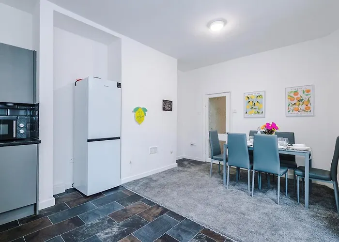 Discounted Month Contractor Parking Wi-fi Sleeps 8 Apartament