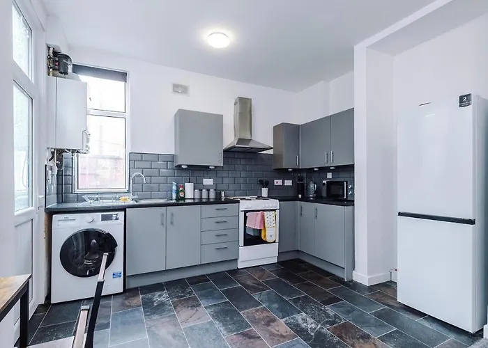 Discounted Month Contractor Parking Wi-fi Sleeps 8