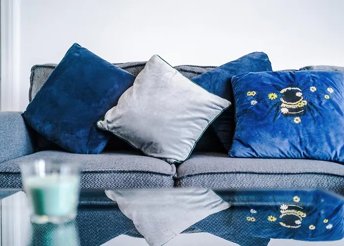 Discounted Month Contractor Parking Wi-fi Sleeps 8 Manchester