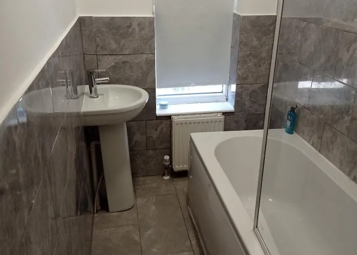 Gasthuis Double-bedroom In The Heart Of Salford Perfect For Short Lt1 *
