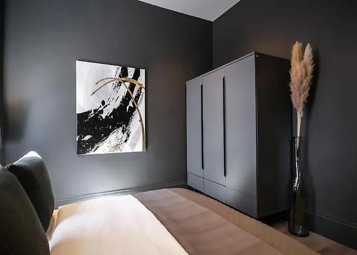 Апартаменты Midnight At The Heim