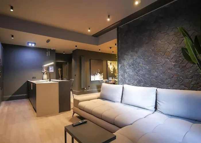 Midnight At The Heim