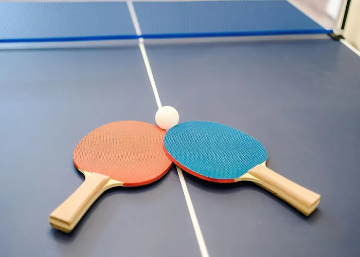 Stunning In Salford With Free Parking, Office, Pool & Ping Pong Table 펜션